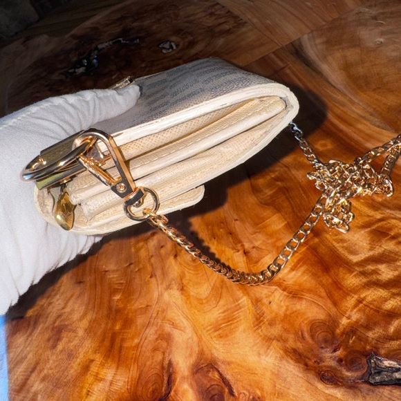 Louis Vuitton
2008 Damier Azur Pattern Sarah Wallet converted Crossbody - Picture 6 of 16